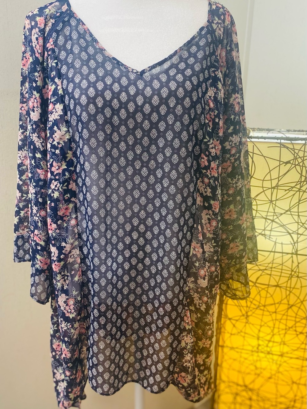 Jessica Simpson maternity Navy and White Floral Kimono